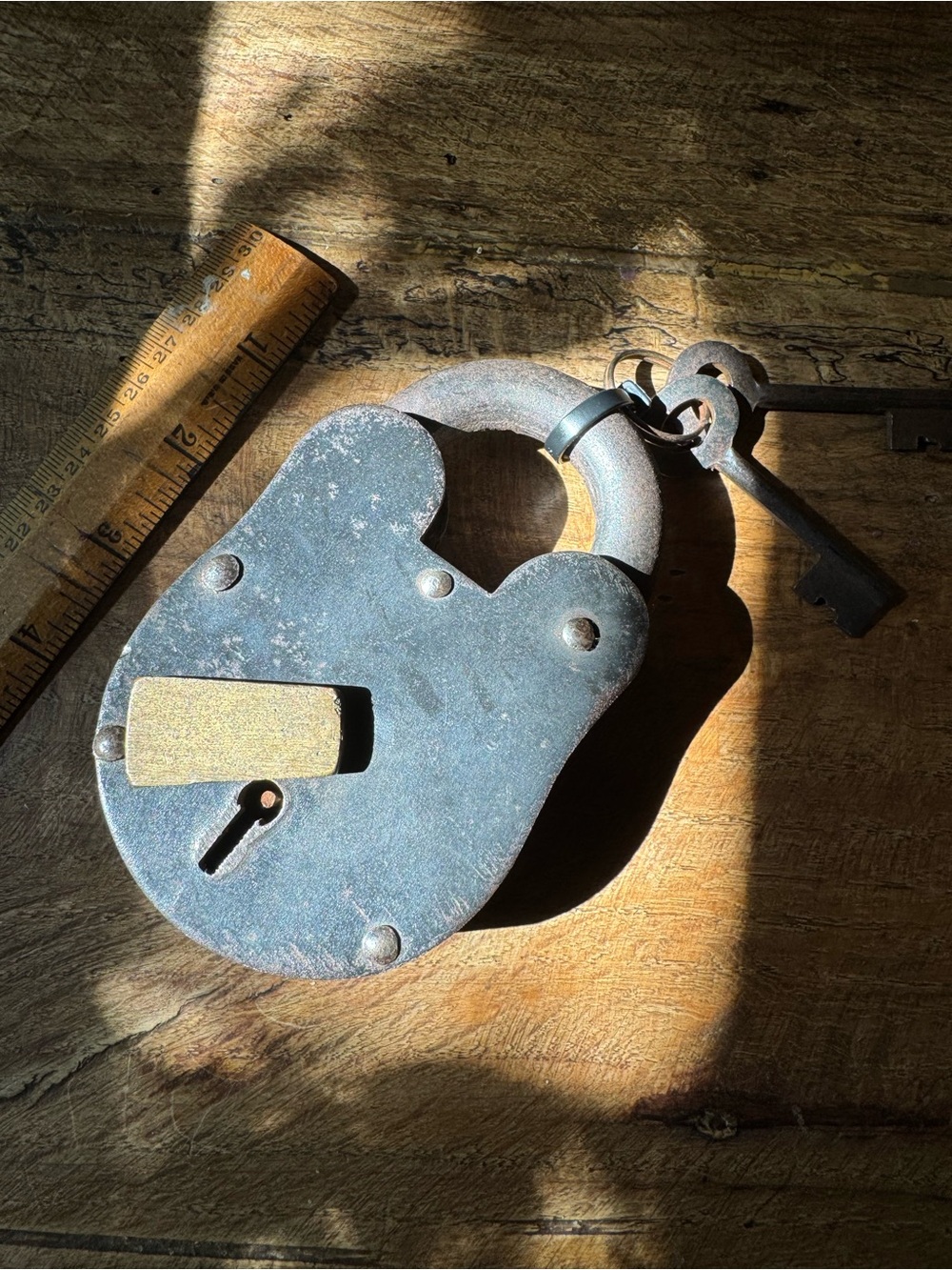 Antique metal padlock lock and key (2 keys).